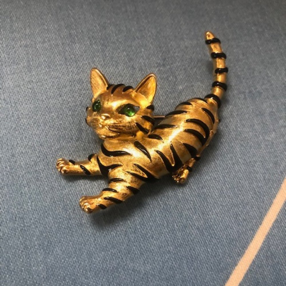 Mid-Century Inspired Vintage Trifari Gold Tiger Cub Green-Eyed Cat Brooch Pin